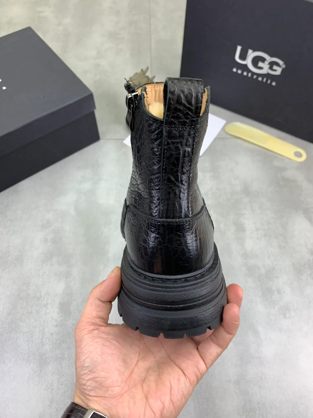 Men's men's shoes 💰P660 New arrival 🆕🆕🆕 IUGGI Men's British retro Martin boots Winter new men's outdoor hiking boots First layer of cowhide on the outside and wool on the inside Comfortable and warm Rubber sole sole Non-slip and firm Trendy and fashionable Casual and versatile Size: 38-44 (45 customized) Color: three colors
